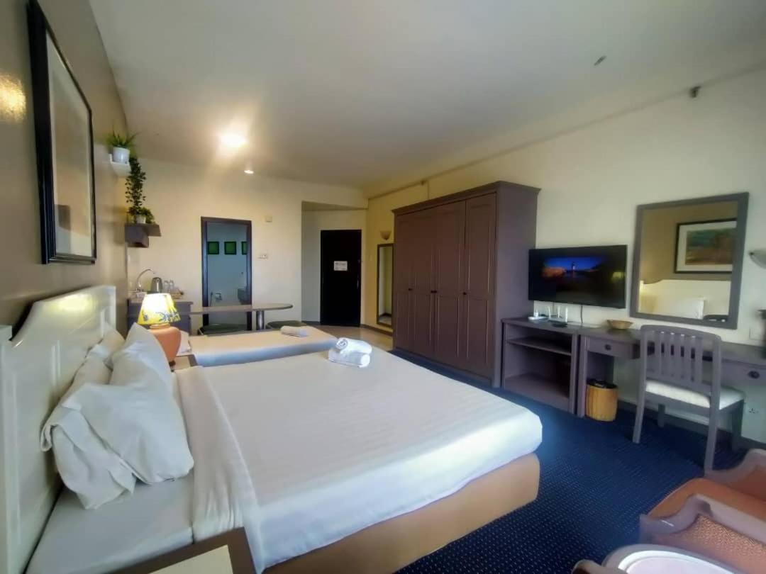 17 Jazz Sweet Beachfront Resort Танджунг Бунга Екстериор снимка
