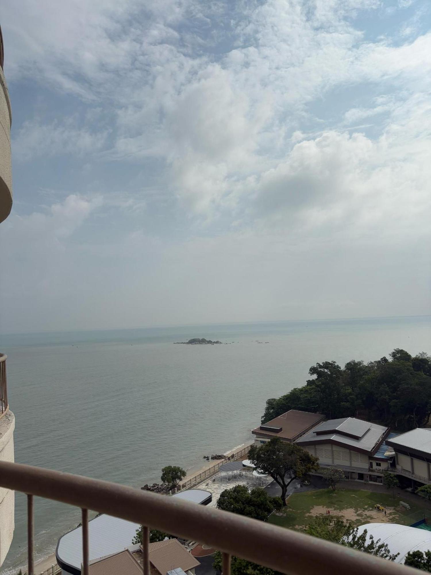 17 Jazz Sweet Beachfront Resort Танджунг Бунга Екстериор снимка